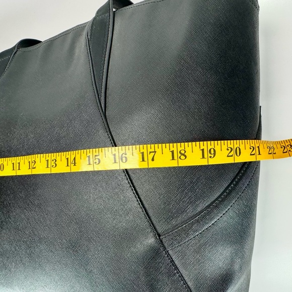 Lululemon All Day Large Tote in Black - Picture 12 of 16